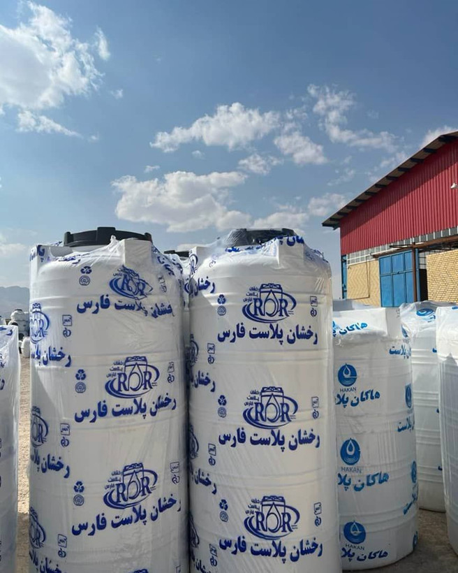 مخزن ۸۰۰ لیتری عمودی بلند رخشان پلاست مخزن آب تانکر آب سه لایه ضد جلبک آنتی باکتریال
